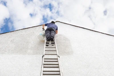 Peinture extérieure à Eccles — façades et ravalement